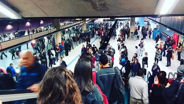 Estação Sacomã lotada